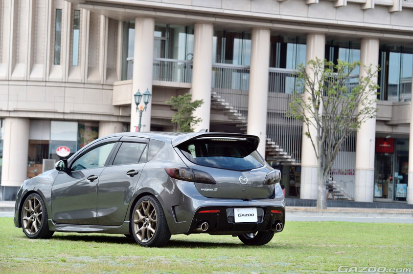 GAZOO愛車取材会の会場で山形駅前の『やまぎん県民ホール イベント広場』で取材したマツダ・アクセラスポーツ(DBA-BLFFW)