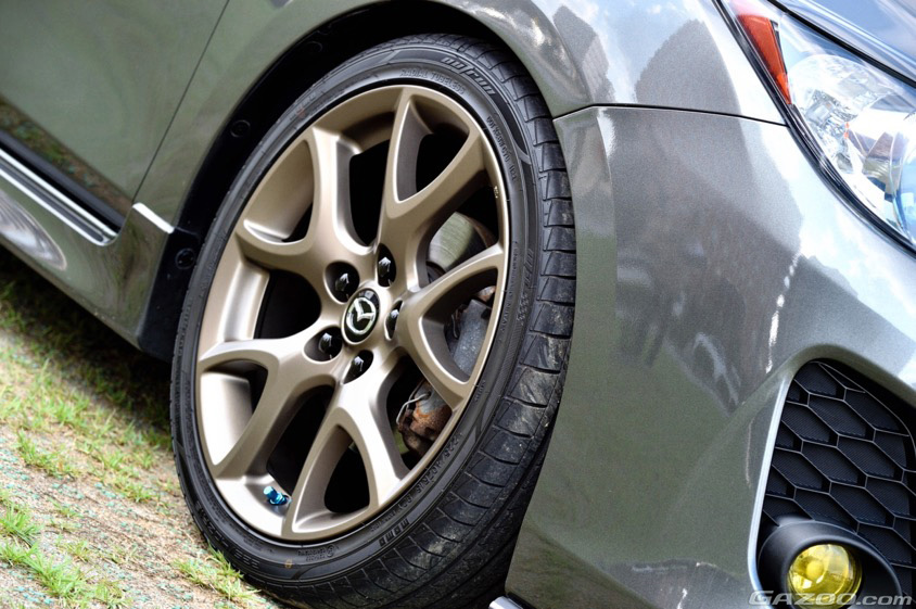 GAZOO愛車取材会の会場で山形駅前の『やまぎん県民ホール イベント広場』で取材したマツダ・アクセラスポーツ(DBA-BLFFW)