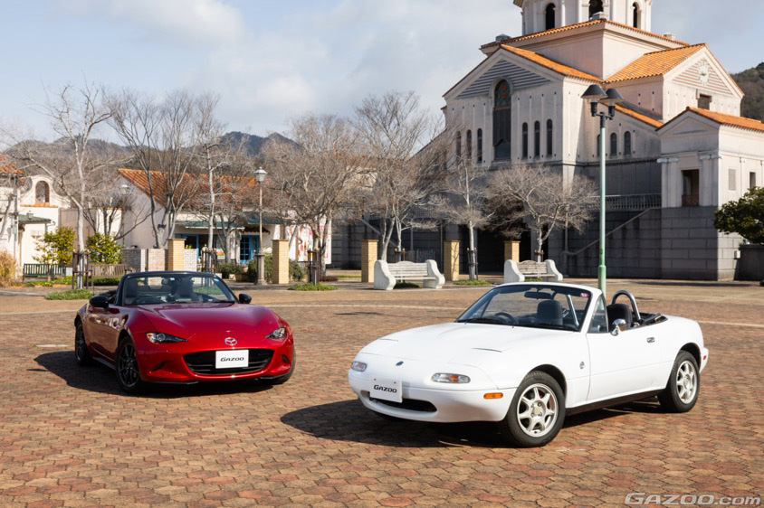 GAZOO愛車取材会の会場である呉ポートピアパークで取材したマツダ・ロードスター（左：4代目ロードスター ND系、右：初代ロードスター NA系）