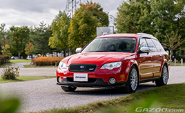 真っ赤なボディに一目惚れしたレガシィアウトバックは、DIYカスタムで進化し続ける