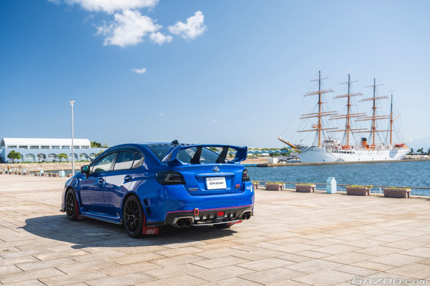 GAZOO愛車取材会の会場、富山県射水市の海王丸パークで取材したスバル・WRX STI