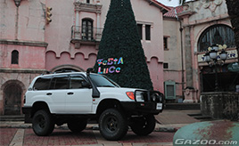 タフでワイルドな105系ランドクルーザーに夫婦で乗り込み西へ東へ