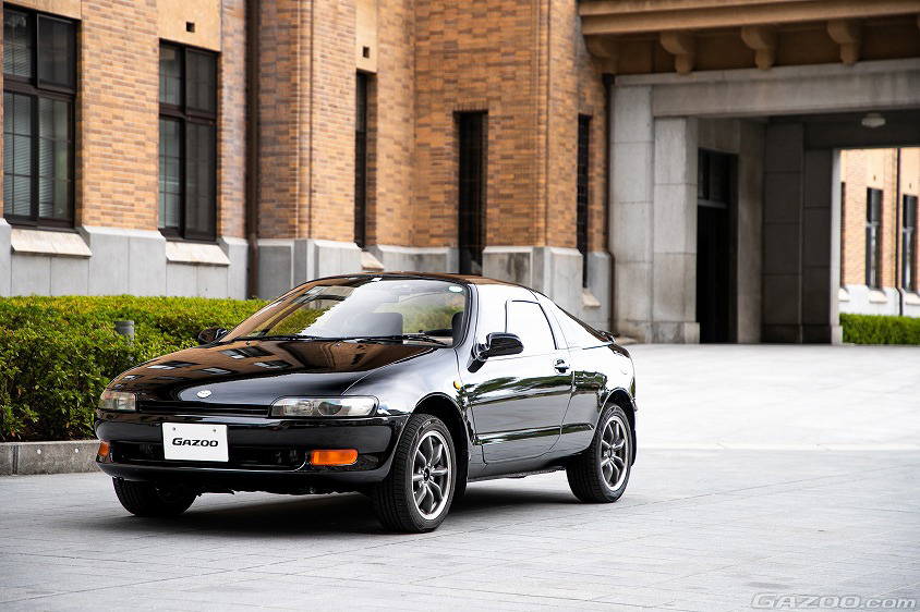 GAZOO愛車取材会の会場である山梨県庁噴水広場で取材したトヨタ・セラ(EXY10型)