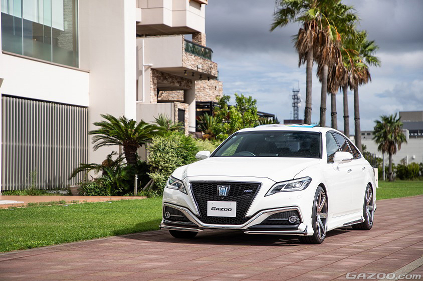 GAZOO愛車取材会の会場である千葉県の『さんばしひろば』で取材したトヨタ・クラウン RSアドバンス(AZSH20型)