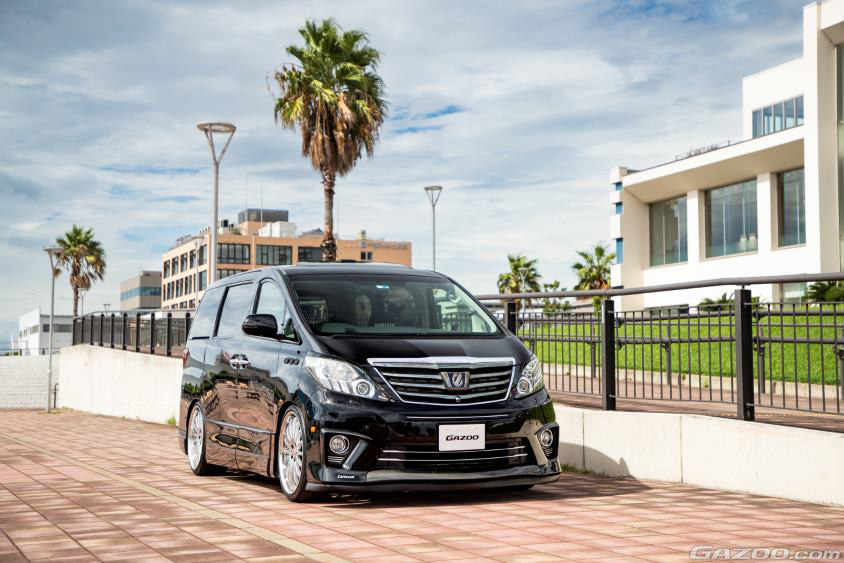 GAZOO愛車取材会の会場である千葉県の『さんばしひろば』で取材したトヨタ・アルファード(GGH20W型)