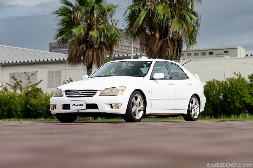 GAZOO愛車取材会の会場である千葉県の『さんばしひろば』で取材したトヨタ・アルテッツァ(SXE10型)