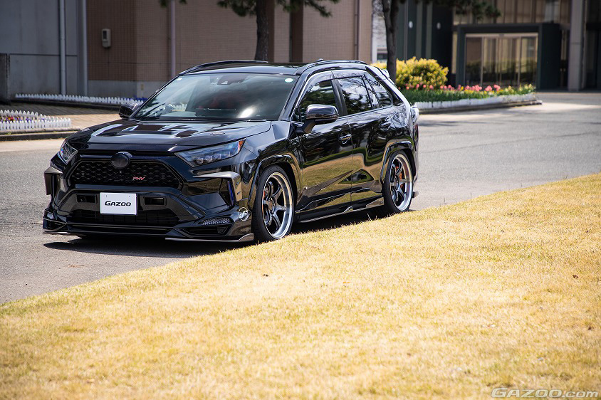 GAZOO愛車取材会の会場である福井大学 文京キャンパスで取材したトヨタ・RAV4 PHV(AXAP54型)