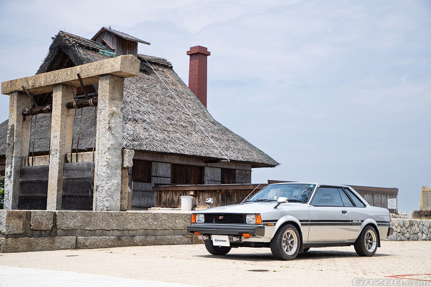 GAZOO愛車取材会の会場である香川県の『道の駅 恋人の聖地 うたづ臨海公園』で取材したトヨタ・カローラ ハードトップ 1600GT(TE71型)