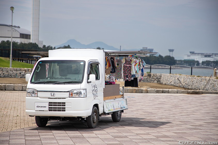 GAZOO愛車取材会の会場である香川県の『道の駅 恋人の聖地 うたづ臨海公園』で取材したホンダ・アクティトラック(HA8型)