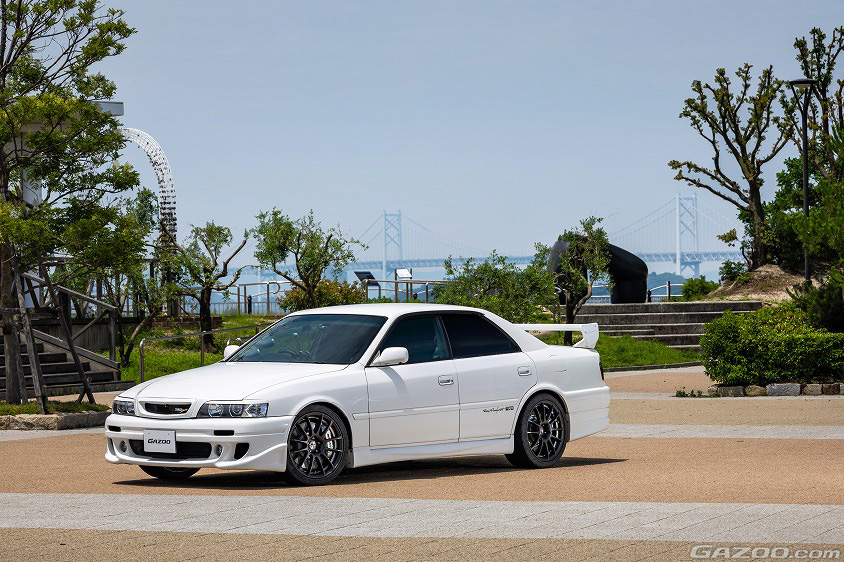 GAZOO愛車取材会の会場である香川県の『道の駅 恋人の聖地 うたづ臨海公園』で取材したトヨタ・チェイサー ツアラーV TRDスポーツ(JZX100型)