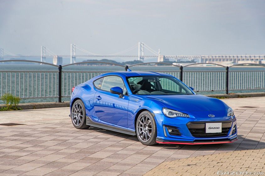 GAZOO愛車取材会の会場である香川県の『道の駅 恋人の聖地 うたづ臨海公園』で取材したスバル・BRZ(ZC6型)