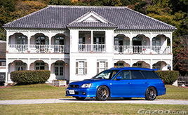 憧れ続けた愛車と“無理なく”いつまでも。異色の3人乗りレガシィ・ツーリングワゴン