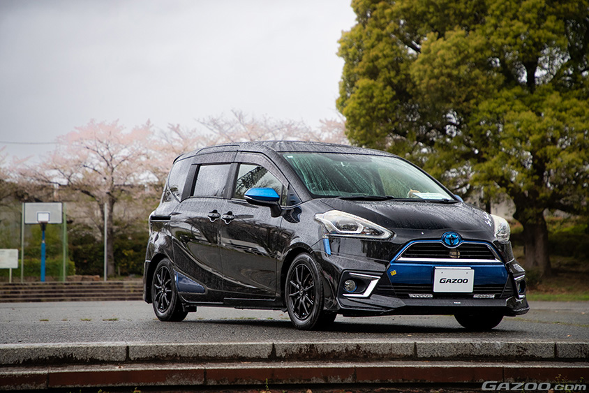 GAZOO愛車取材会の会場である西京極総合運動公園で取材したトヨタ・シエンタ(NSP170G型)