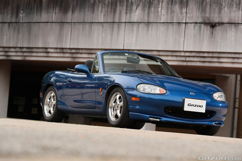 GAZOO愛車取材会の会場である西京極総合運動公園で取材したマツダ・ロードスター(NB8C型)10周年記念車