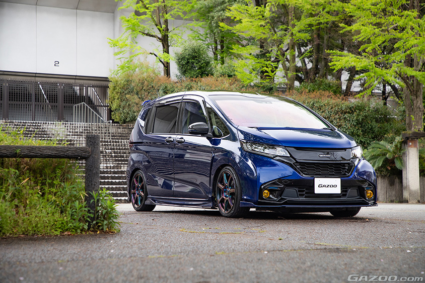 GAZOO愛車取材会の会場である西京極総合運動公園で取材したホンダ・フリード+(GB5型）