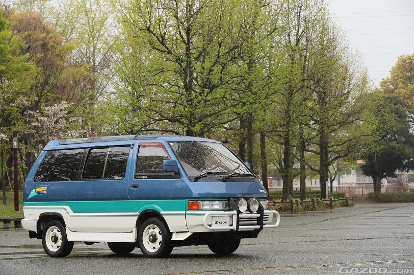 GAZOO愛車取材会の会場である西京極総合運動公園で取材した日産・バネットラルゴ ウミボウズ(Q-KUGNC22型)