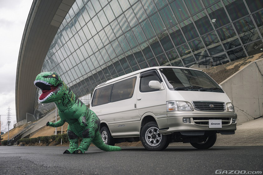 GAZOO愛車取材会の会場である霞ヶ浦緑地公園で取材したトヨタ・ハイエース スーパーカスタムG リビングサルーンEX(KZH106W型)