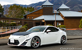 全幅の信頼を置く、奥様とプロショップのサポートを受け、充実の86ライフをエンジョイする