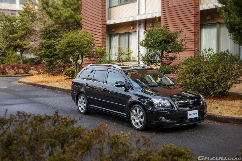 GAZOO愛車取材会の会場である大分大学 旦野原キャンパスで取材したトヨタ・アベンシスワゴン(AZT251W型)