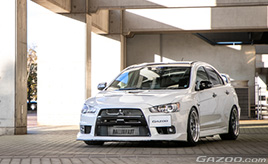 子供の頃から憧れていたランエボを手に入れ、家族や仲間と共に愛でる