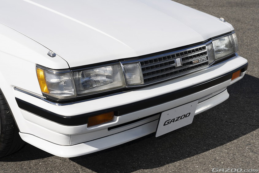 自分より年上のマークII GTツインターボを手に入れ『当時のカタログの 自分より年上のマークII GTツインターボを手に入れ『当時のカタログの