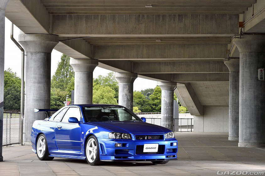 GAZOO愛車取材会の会場である埼玉県の『埼玉スタジアム2〇〇2』で取材した日産・スカイラインGT-R V-SPEC(BNR34型)