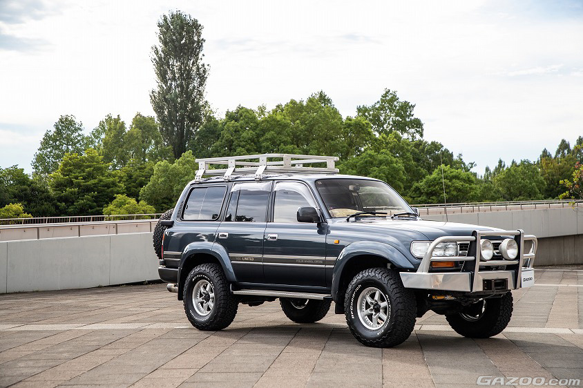 GAZOO愛車取材会の会場である埼玉県の『埼玉スタジアム2〇〇2』で取材したトヨタ・ランドクルーザー80（FJ80G型）