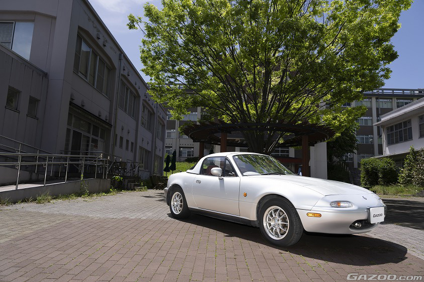 GAZOO愛車取材会の会場である島根大学 松江キャンパスで取材したユーノス・ロードスター(NA8C型)