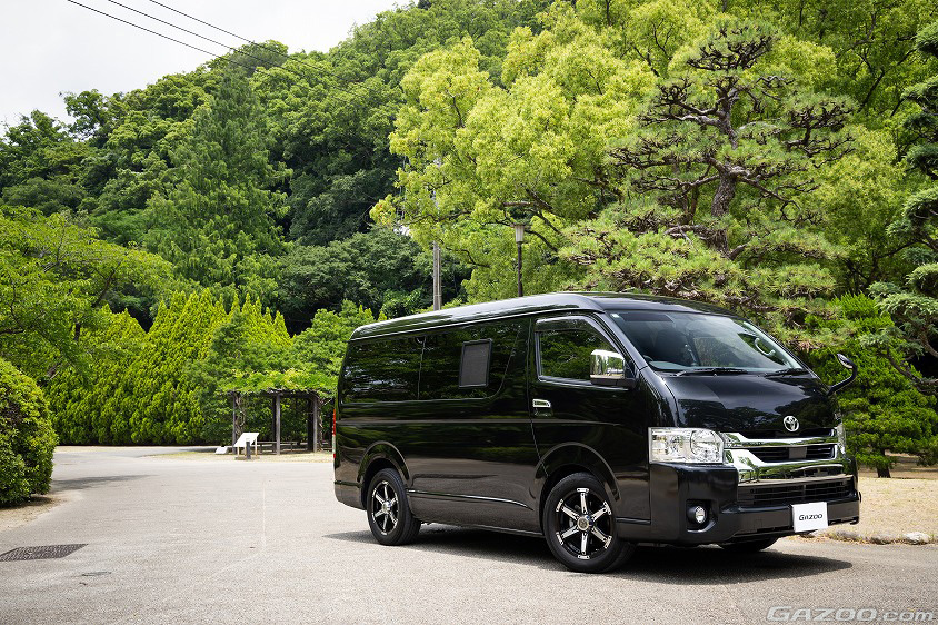 GAZOO愛車取材会の会場である徳島県の『徳島中央公園』で取材したトヨタ・ハイエース(TRH214W改型)
