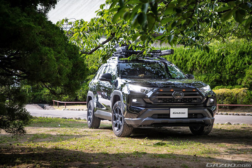 GAZOO愛車取材会の会場である徳島県の『徳島中央公園』で取材したトヨタ・RAV4 アドベンチャーオフロードパッケージⅡ(MXAA54型)