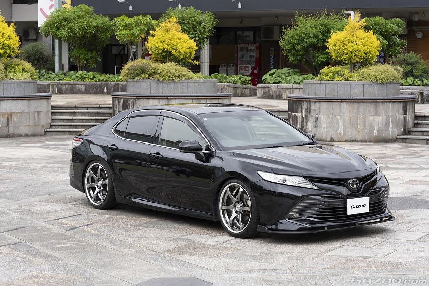 GAZOO愛車取材会の会場である『米子駅前だんだん広場』で取材したトヨタ・カムリ(AXVH70型)