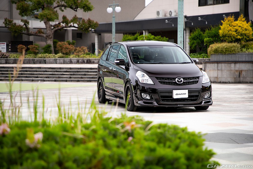 GAZOO愛車取材会の会場である『米子駅前だんだん広場』で取材したマツダ・MPV 23T(LY3P型)