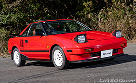 弟の愛車だったMR2を受け継ぎ、その魅力を満喫する日々