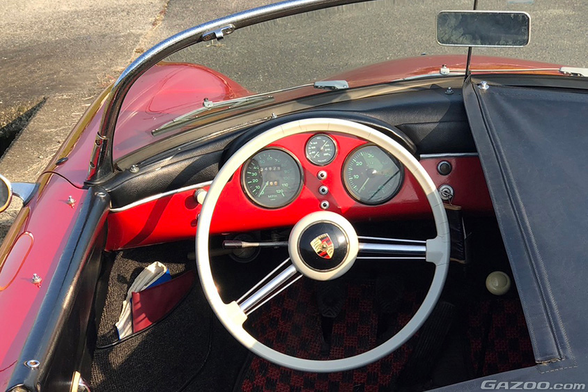 ポルシェ356の運転席