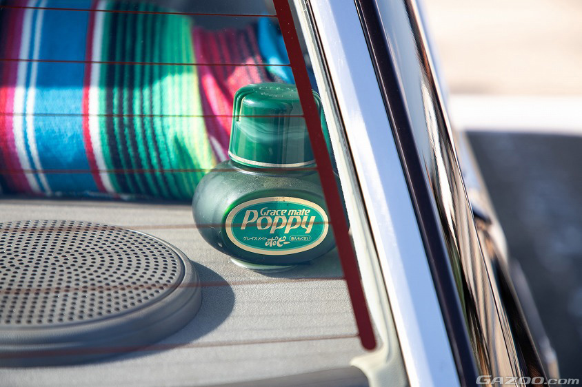 トヨタ・クラウン（6代目鬼クラ）に載っている消臭剤のポピー