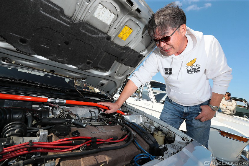 ホンダ・バラードスポーツCR-Xのエンジンルームとオーナーさん