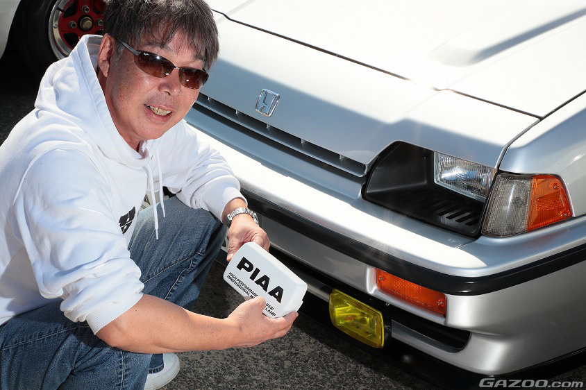 ホンダ・バラードスポーツCR-XとPIAAのフォグランプのカバーを持つオーナーさん
