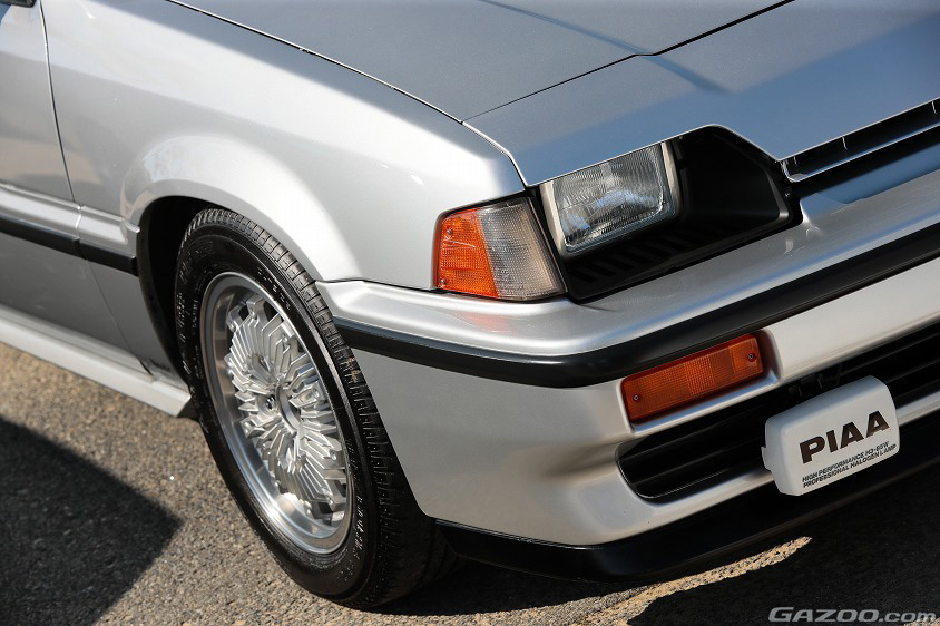 ホンダ・バラードスポーツCR-Xの前期型に換装したヘッドライト