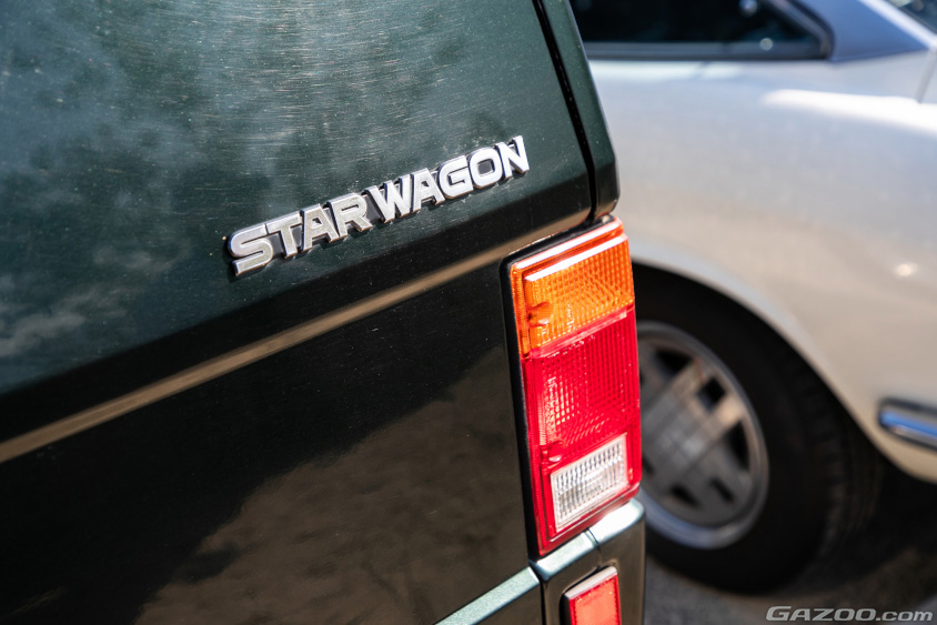 三菱・デリカスターワゴン（初代）のSTAR WAGONのエンブレム
