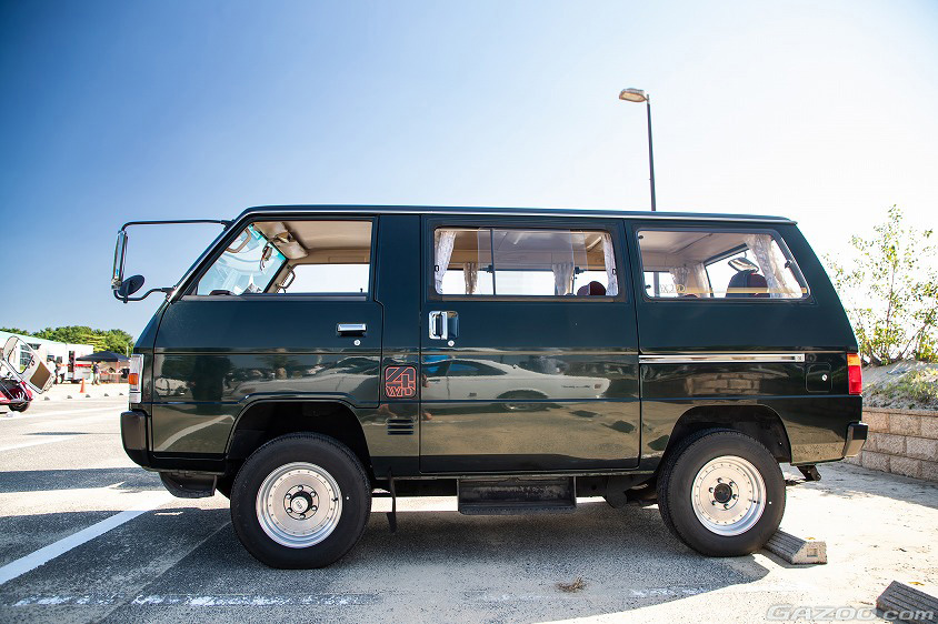 三菱・デリカスターワゴン（初代）のサイドビュー