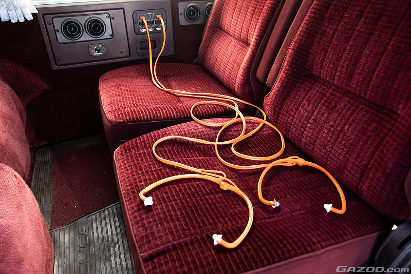 三菱・デリカスターワゴン（初代）のチューブイヤホン