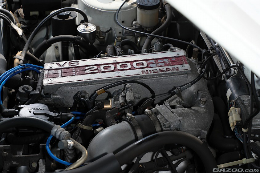日産・グロリア（Y30）のエンジンルーム