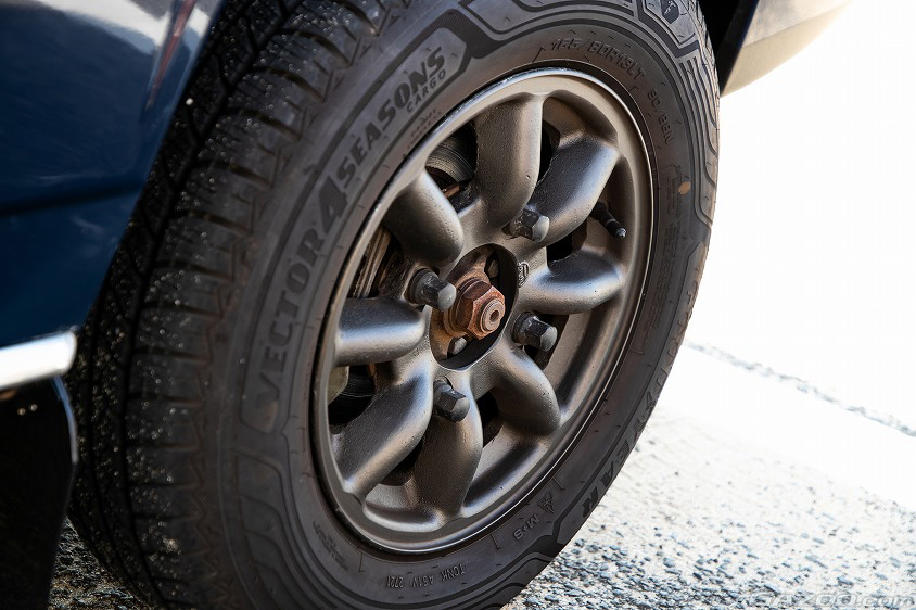 スバル・初代レオーネ1600RXのホイールとタイヤ