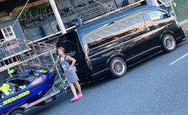 1年の半分はジェットボートを引いて海へ。釣りもオフ会も楽しむアクティブなハイエースライフ