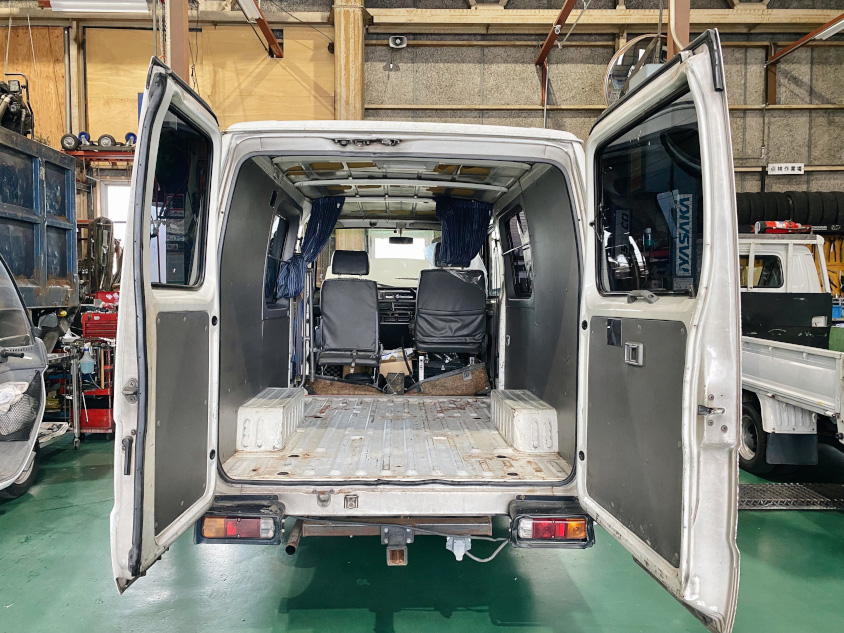 トヨタ・デリボーイの内装をDIY