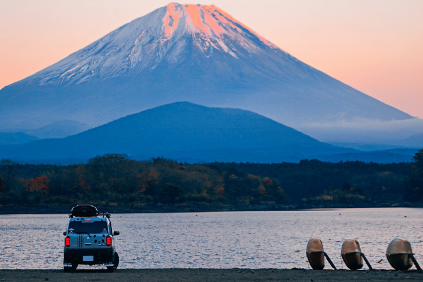 スズキ・ハスラーと富士山