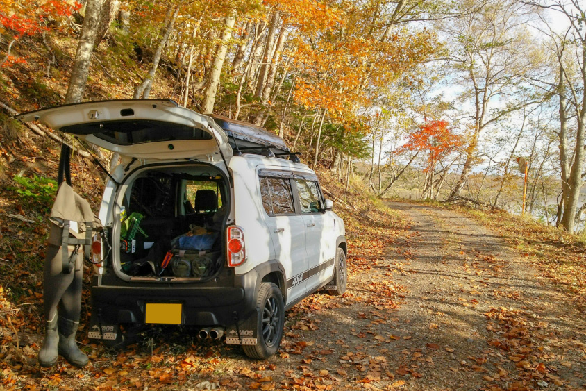 スズキ・ハスラーと山道
