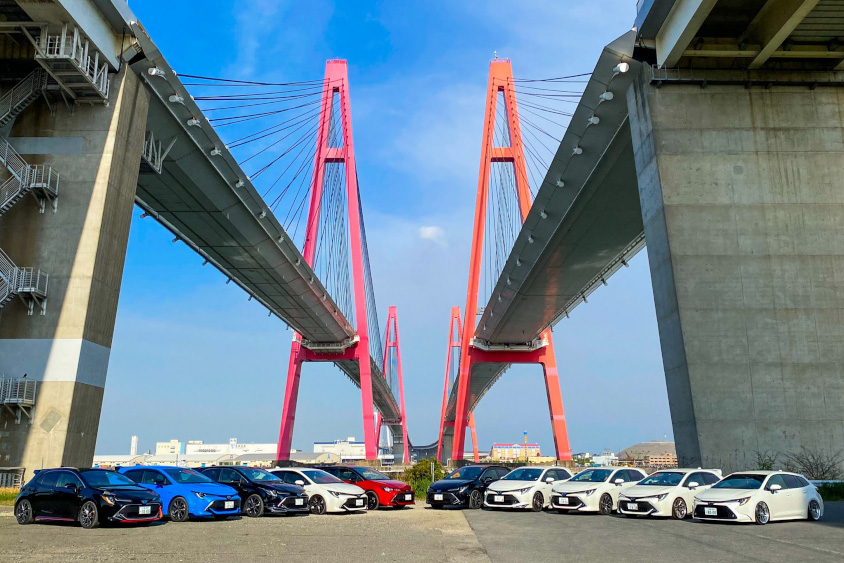 トヨタのカローラスポーツと名港トリトン