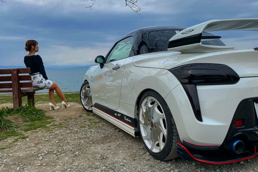 ダイハツのコペンと海とmioさん