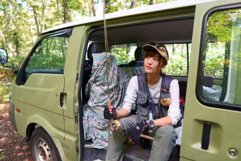 日産のバネットバンと釣り竿